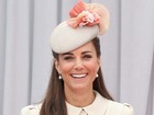Kate Middleton melhora de enjoos e retoma a rotina normal, diz site