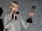 Miley Cyrus, Mariah Carey e mais famosos vão a prêmio de música