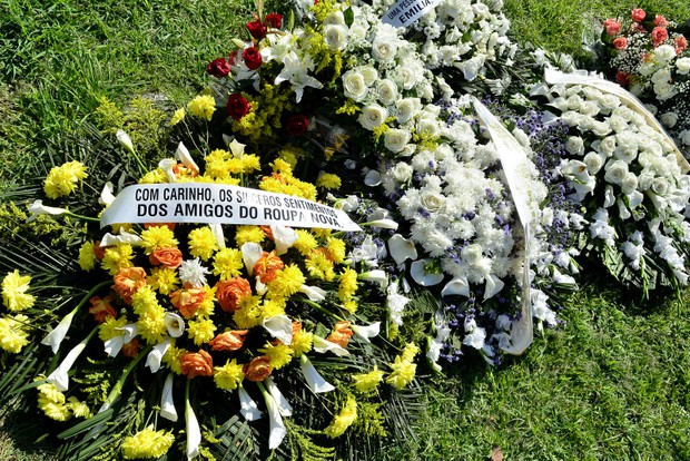 Corpo de Roberto Correa, do Golden Boys, é velado e enterrado no Rio (Foto: Roberto Teixiera/ Ego)