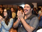 Tiago Abravanel se diverte na estreia de 'SPA – Uma Comédia de Peso'