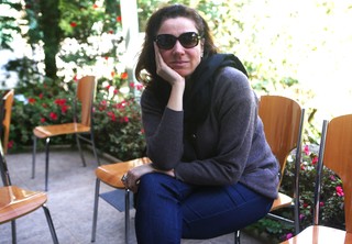 Marisa Orth no velório de Vange Leonel (Foto: Iwi Onodera / EGO)