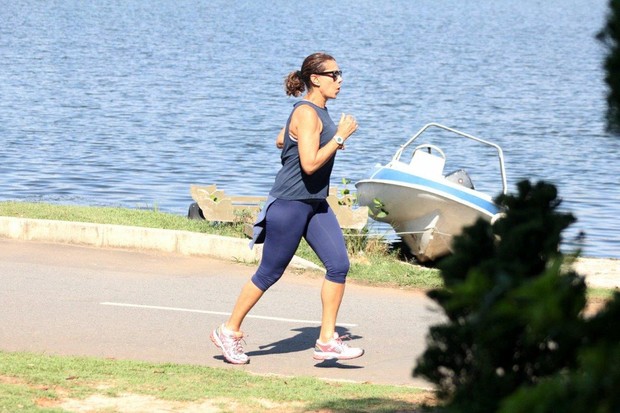 Ângela Vieira corre na Lagoa (Foto: JC Pereira / AgNews)