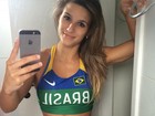 Jade Barbosa mostra o abdômen sarado em selfie