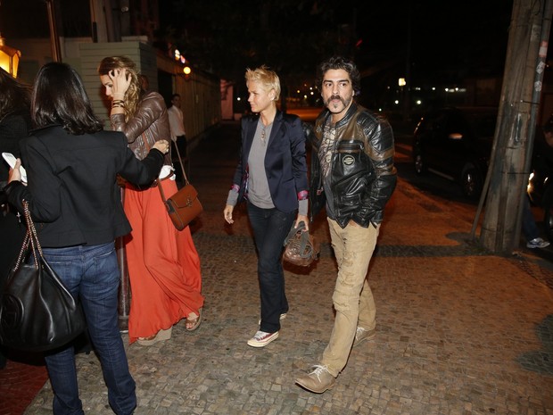 Sasha, Xuxa e Junno Andrade em restaurante na Zona Oeste do Rio (Foto: Ag. News)