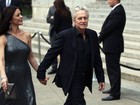 Catherine Zeta-Jones vai a festa com o marido Michael Douglas
