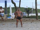 Romário joga futevôlei na praia da Barra da Tijuca, no Rio