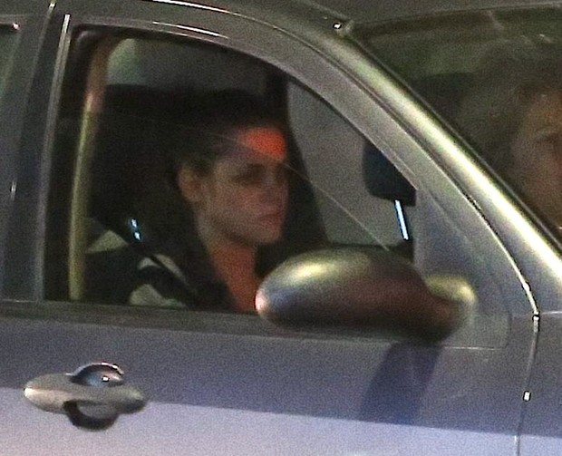 Kristen é vista sozinha no dia do aniversário de Pattinson (Foto: Blanco-Rol/X17online.com)