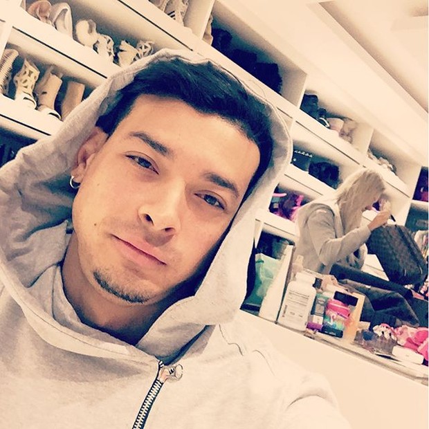 Felipe Franco faz selfie e mostra closet imenso de Juju Salimeni (Foto: Instagram / Reprodução)