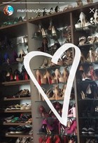Marina Ruy Barbosa mostra parte da sua coleção de sapatos grifados