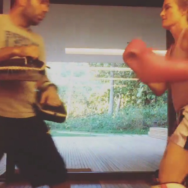 Luciano Huck posta video de Angélica lutando (Foto: Instagram / Reprodução)