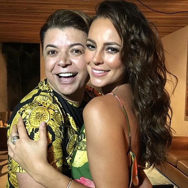 David Brazil e Paolla Oliveira com amigas em festa no Rio (Foto: Instagram/ Reprodução)