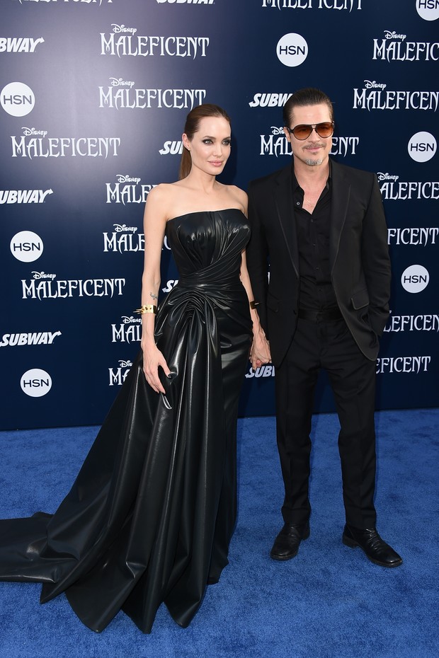 Angelina Jolie e Brad Pitt na première de Maleficent, em Los Angeles (Foto: AFP)