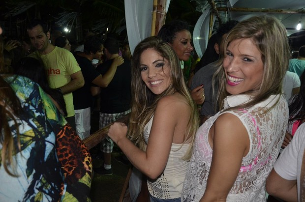 Ex-BBBs Anamara e Milena em show em Maceió (Foto: Fred Pontes e Erwin Oliveira/ Divulgação)