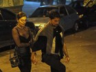 Juliana Paes usa blusa transparente para jantar com o marido no Rio