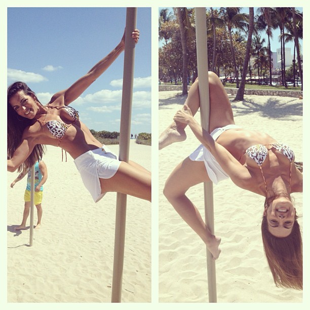 Carla Prata fazendo pole dance (Foto: Instagram / Reprodução)