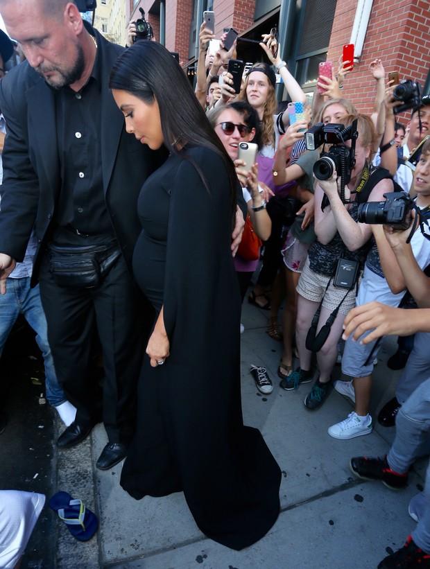 X17 - Grávida, Kim Kardashian em Nova York, nos Estados Unidos (Foto: X17online/ Agência)