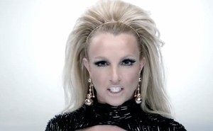 Britney Spears em seu novo clipe, "Scream and Shout" (Foto: YouTube / Reprodução)