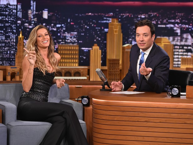 Gisele Bündchen com Jimmy Fallon no programa do apresentador em Nova York, nos Estados Unidos (Foto: Theo Wargo/ Getty Images/ AFP)