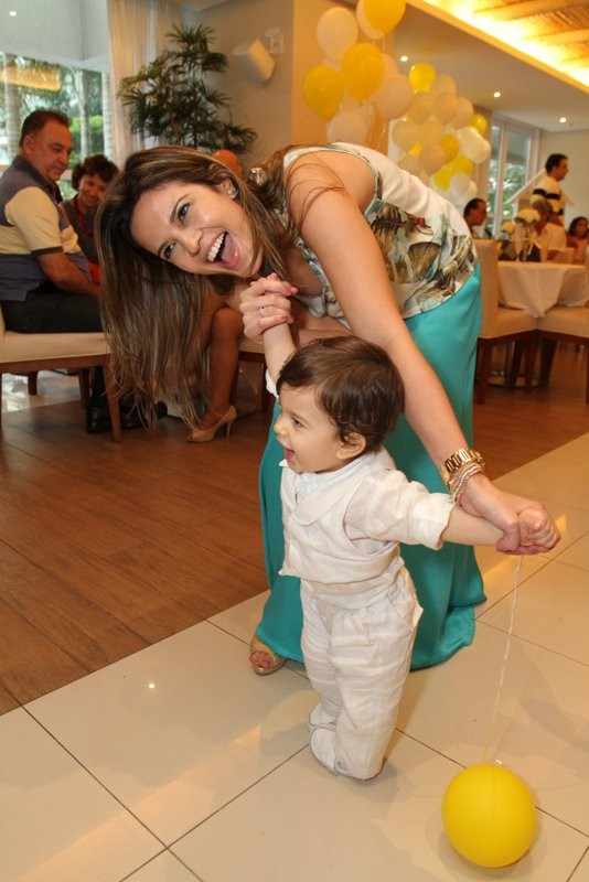 Raquel Nunes com o filho (Foto: Divulgação)