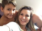 Após viagem, Andressa Urach mata saudades do filho: 'Minha vida'