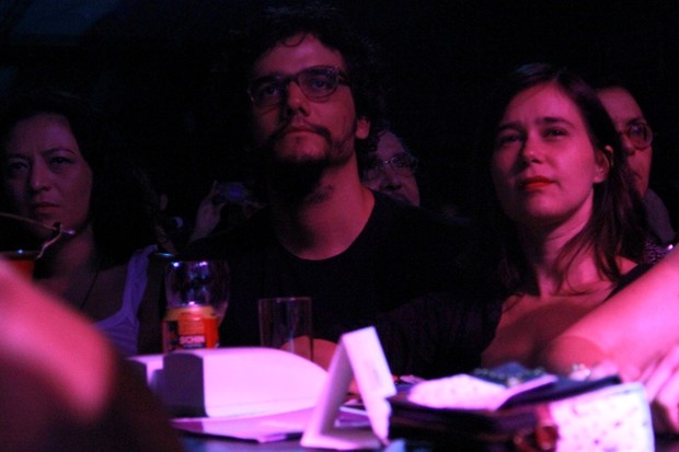 Wagner Moura com a mulher  (Foto: THYAGO ANDRADE/FOTO RIO NEWS)