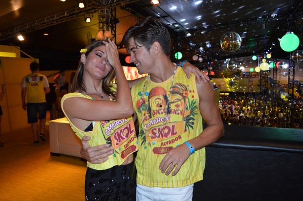 Carol Castro e Raphael Sander em Salvador (Foto: Felipe Souto Maior/ Ag. News)