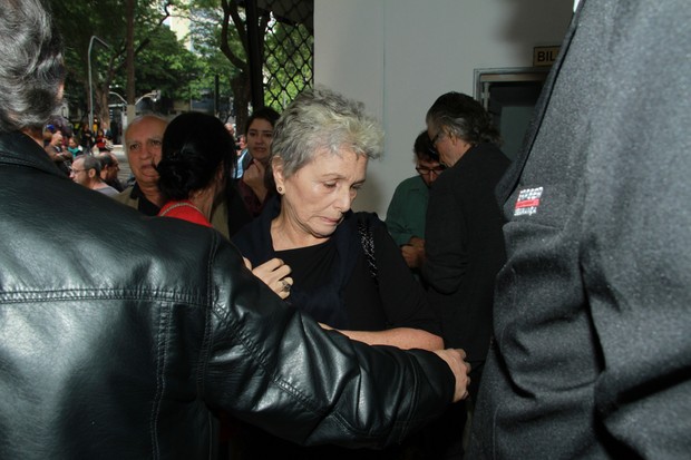 Velório Umberto Magnani - Irene Ravache (Foto: Amauri Nehn/ Brazil News)