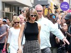 Look do dia: Taylor Swift aposta em shortinho para passear em Nova York