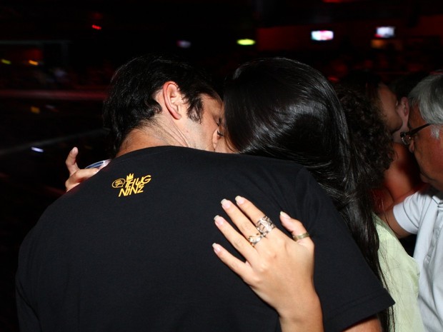 Bruno Gissoni e a namorada, Yanna Lavigne, em show no Rio (Foto: Raphael Mesquita/ Foto Rio News)