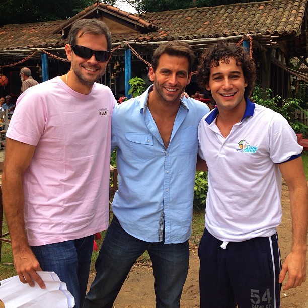 Leonardo Nogueira, Henri Castelli e Rafael Almeida gravando Flor do Caribe (Foto: Instagram / Reprodução)
