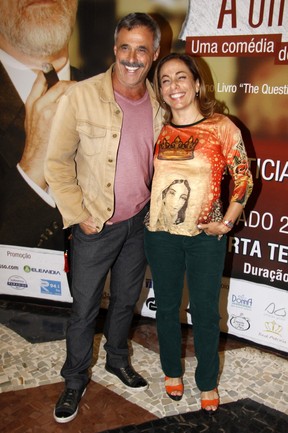 Oscar Magrini e Cissa Guimarães vão ao teatro no Rio (Foto: Felipe Assumpção/ Ag. News)