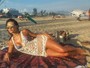 Laura Keller curte dia na praia e brinca: 'Farofa day'