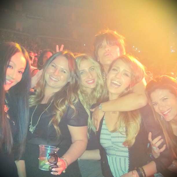 Jessica Alba com amigas em show de Beyoncé em Los Angeles, nos Estados Unidos (Foto: Instagram/ Reprodução)