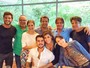 Roberto Carlos participa de almoço com elenco de Império e tira foto