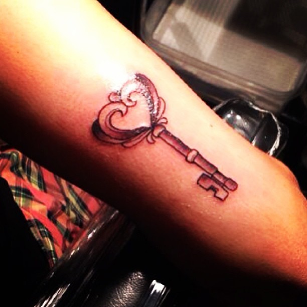 Anitta exibe tatuagem (Foto: Instagram/ Reprodução)
