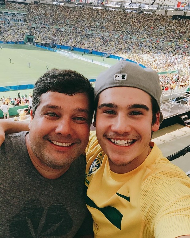 Nicolas Prattes e o pai (Foto: Reprodução / Instagram)