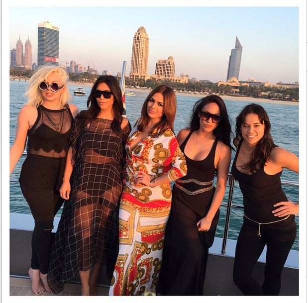 Kim Kardashian com amigas (Foto: Instagram)