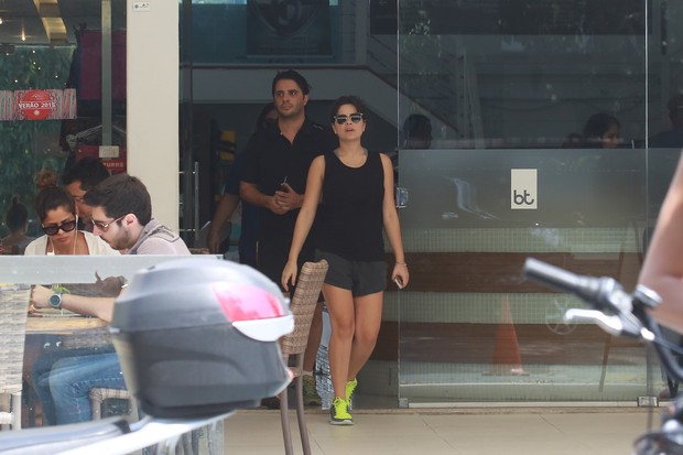 Vanessa Giácomo saindo da academia no RJ (Foto: Dilson Silva / Agnews)