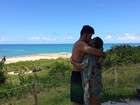 Preta Gil troca beijos com o noivo em Trancoso: 'Paraíso'