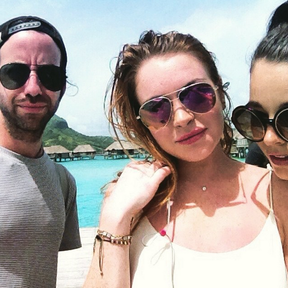 Lindsay Lohan com amigos curtindo praia (Foto: Reprodução/Instagram)