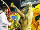 Viviane Araújo faz Mancha Verde perder ponto ao usar celular em desfile