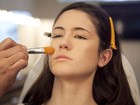 Veja o passo a passo e aprenda a fazer a maquiagem minimalista de Sophie Charlotte em 'Sangue bom'