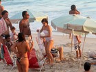Drica Moraes tem dia de praia com a família