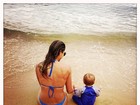 Flávia Sampaio curte dia de praia ao lado do filho: 'Meu amor'