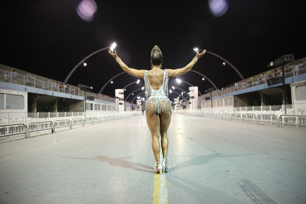 Priscila Santtana, madrinha de bateria da Acadêmicos do Tatuapé (Foto: Divulgação / MF Press Global)