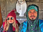 Ex-BBBs Aline e Fernando viajam juntinhos para Bariloche