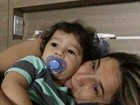 Fernanda Gentil posa para clique fofo com o filho: 'Meu grudinho matinal'