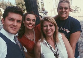 Klebber Toledo, Juliane Araújo e equipe (Foto: Reprodução / Instagram)