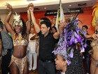 Vídeo: Zezé Di Camargo e Luciano caem no samba em festa no Rio