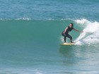 Daniele Suzuki mostra habilidade em manhã de surfe